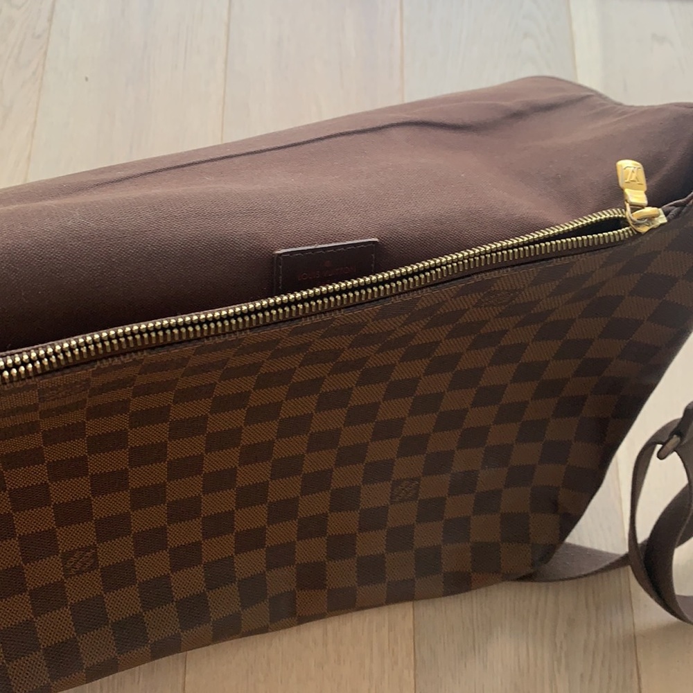 Authentic Louis Vuitton Men Messenger Shoulder Bag